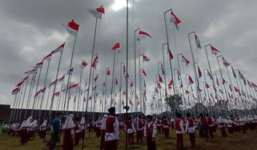 Sd Muhammadiyah Plus Salatiga Peringati Hut Ri Ke Dengan Kibarkan