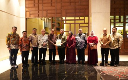 UMSU Beri Gelar Doktor Kehormatan kepada Raja Muda Perlis