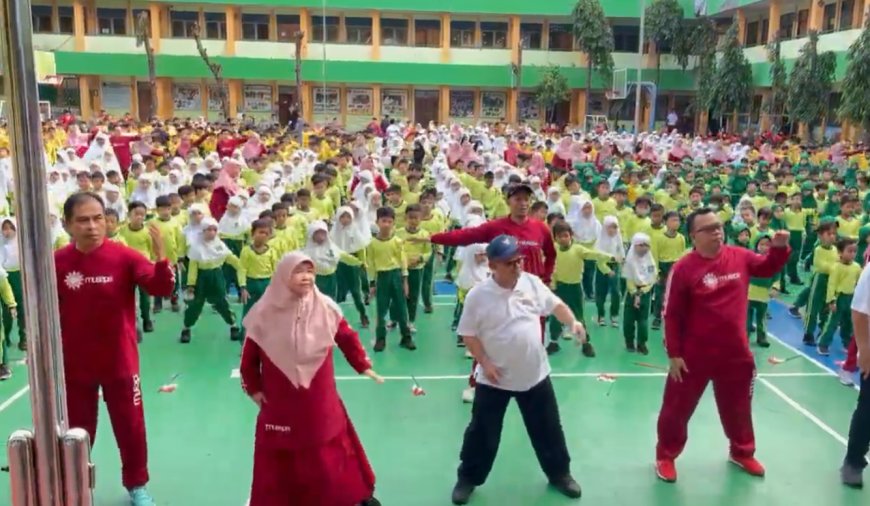 Senam Bareng Siswa SD Muhammadiyah 12 Pamulang, Mendikdasmen Sampaikan Pesan Ini