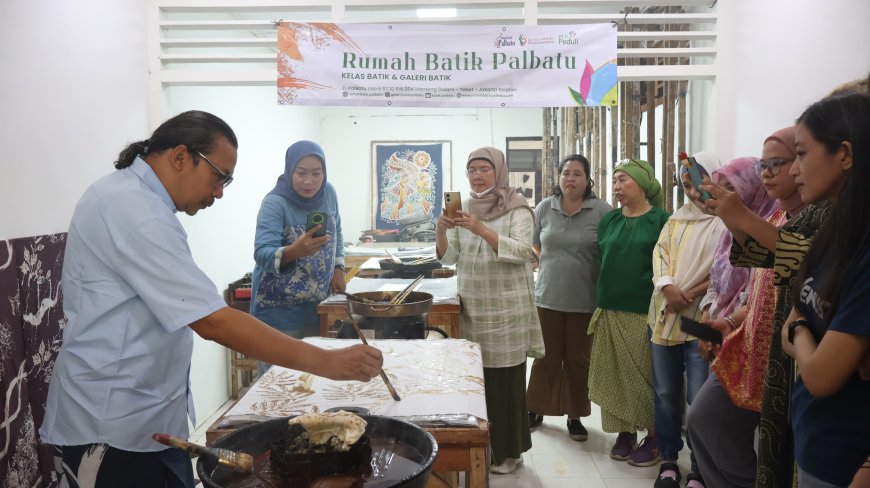 PLN UID Jakarta Raya Gandeng Rumah Batik Palbatu, Ajak Single Mom’s Indonesia Belajar Membatik
