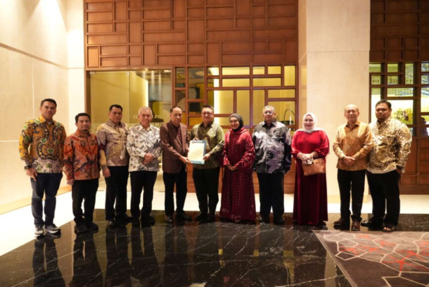 UMSU Beri Gelar Doktor Kehormatan kepada Raja Muda Perlis