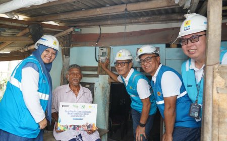 PLN Nyalakan Harapan Baru bagi Warga Nelayan Cilincing Lewat Program Light Up The Dream