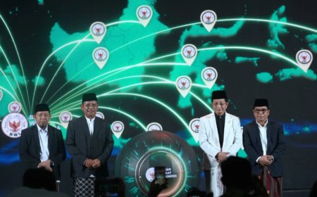 Dua Tokoh dan Satu Pesantren Muhammadiyah Raih Penghargaan di Pesantren Award 2025