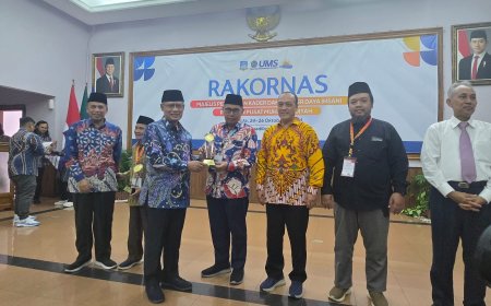 Rektor UM Palembang Terima Penghargaan dari PP Muhammadiyah atas Komitmen Pengkaderan