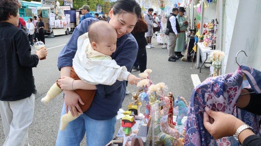 Produk UMKM Binaan PLN Jakarta Raya Curi Perhatian di Festival Korea Selatan