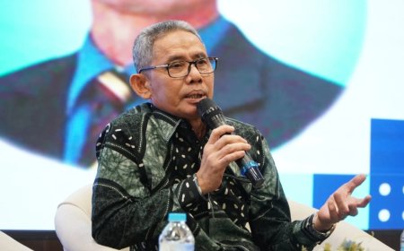 Peringatan Hari Guru, Irwan Akib: Peran Guru Tidak Tergantikan Teknologi