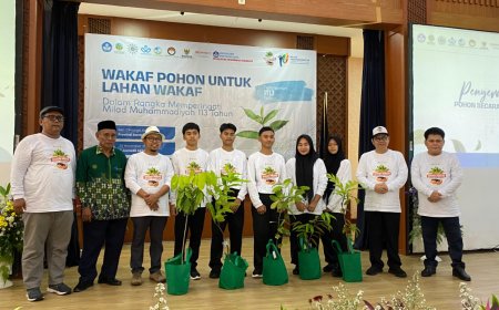 Muhammadiyah Luncurkan Gerakan Wakaf Pohon Produktif