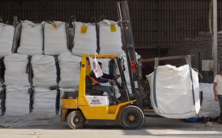 Lazismu Salurkan Bantuan Kemanusiaan Satu Truk Kontainer Gandum untuk Warga Palestina