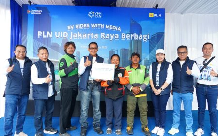 PLN Salurkan Bantuan bagi Pengemudi Ojol Ramah Lingkungan