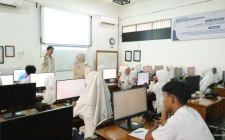 UMS Kenalkan Dunia Kampus kepada Siswa SMP Muhammadiyah 1 Simpon