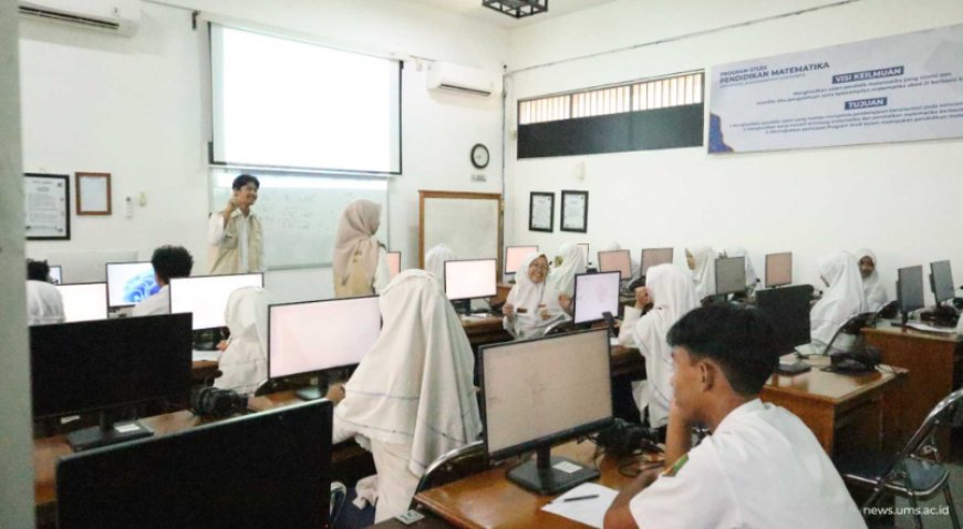 UMS Kenalkan Dunia Kampus kepada Siswa SMP Muhammadiyah 1 Simpon