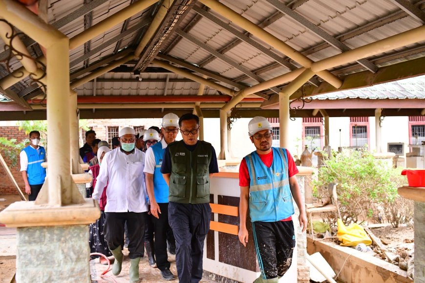 Direksi dan Relawan PLN Pastikan Keamanan Listrik Fasilitas Publik Pascabanjir di Aceh