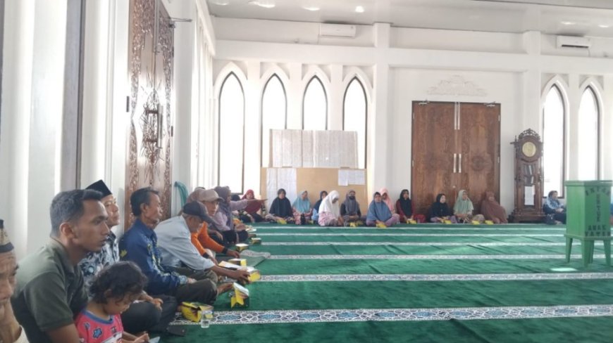 FEB UM Palembang dan Lazismu Salurkan 30 Paket Sembako di Gandus