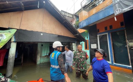 PLN UID Jakarta Raya Turun ke Lokasi Banjir, Edukasi Warga soal Bahaya Listrik