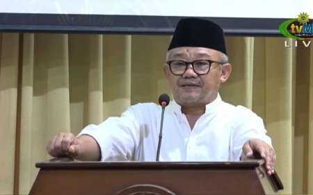 Abdul Mu’ti Tegaskan Muhammadiyah Tak Boleh Tertinggal Teknologi AI, Tapi Jangan Tercerabut dari Akar Tradisi