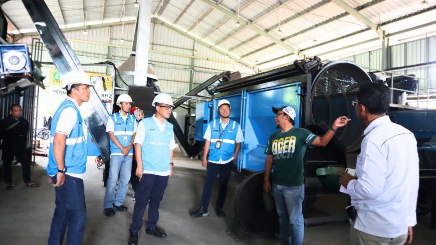 PLN Tambah Daya Listrik Jakarta Recycle Center Pesanggrahan untuk Dukung Pengelolaan Sampah Berkelanjutan