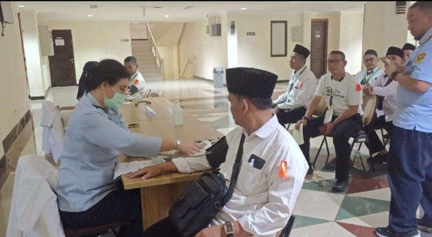 Kemenhaj RI Berikan Vaksinasi Meningitis untuk Jaga Kesehatan Petugas Haji 2026