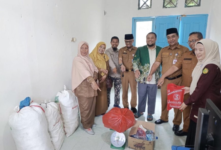 FEB UMRI dan PCM Bukit Raya Luncurkan Bank Sampah, Dorong Warga Pekanbaru Kelola Sampah Bernilai Ekonomi