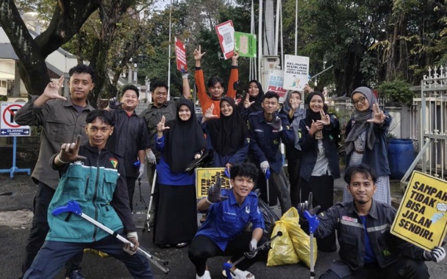 Ngabuburit Ramadan, Hizbul Wathan UMS Ajak Mahasiswa Bersih-Bersih Kampus