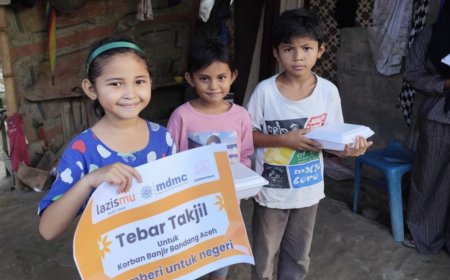 Lazismu Aceh Utara Salurkan 300 Paket Takjil untuk Penyintas Banjir