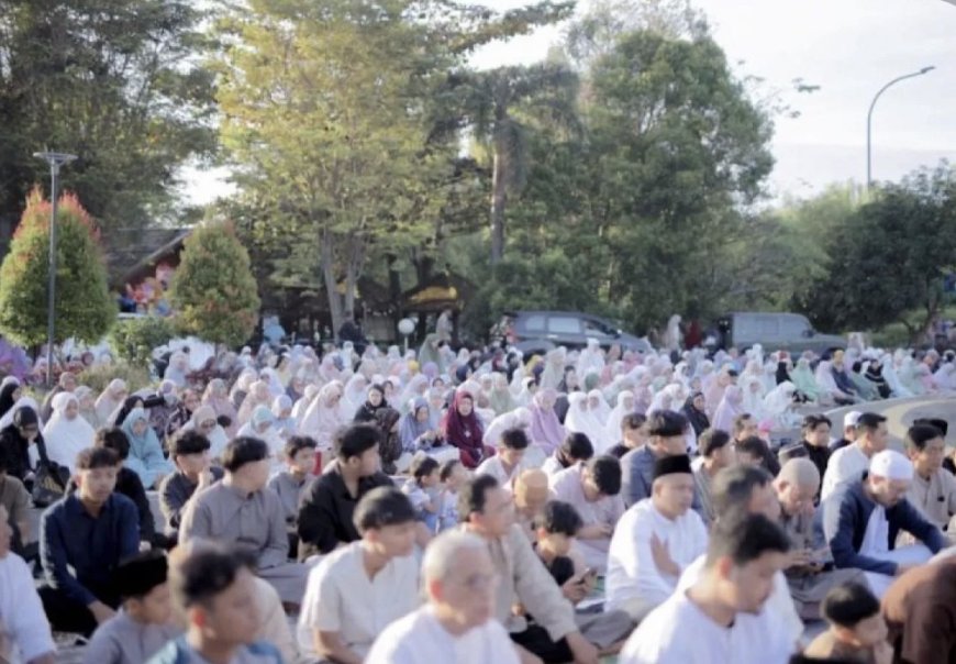 Salat Idulfitri di UMS Ribuan Jamaah Diingatkan Jaga Kejujuran dan Kepedulian