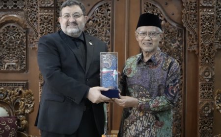 PP Muhammadiyah Terima Dubes Iran, Haedar Nashir Serukan Perdamaian dan Kemanusiaan Global