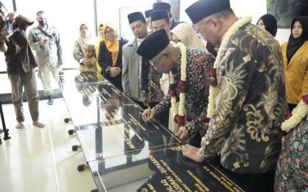 Haedar Nashir Resmikan Peremajaan Enam Amal Usaha Muhammadiyah di Gubeng Surabaya