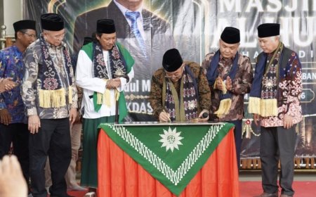 Abdul Mu’ti Resmikan Masjid Al Huda di Bangkalan, Tekankan Masjid sebagai Pusat Persatuan dan Pendidikan