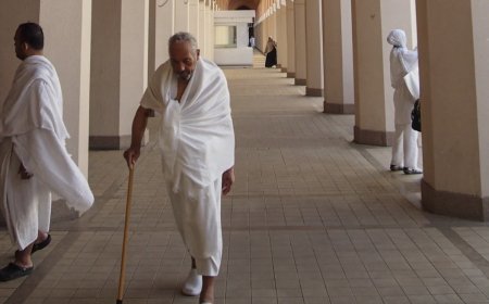 Kisah Bir Ali, Saat Jemaah Haji Indonesia Diminta Tetap Memakai Sandal di Dalam Masjid