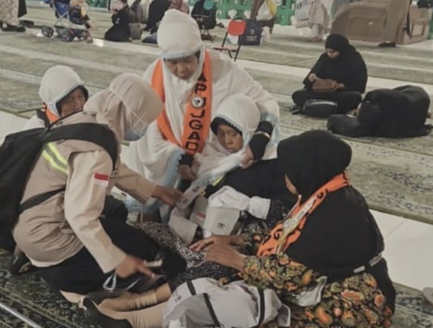 Jemaah Haji Lansia Sesak Napas di Masjid Nabawi, Tim Medis PPIH Arab Saudi Bergerak Cepat