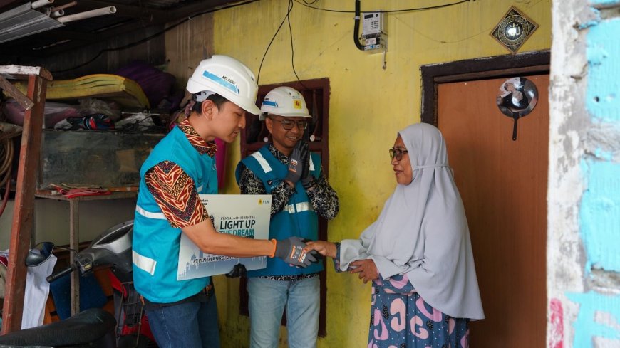 PLN Hadirkan Sambungan Listrik Gratis untuk Lansia di Kramat Jati, Ibu Upik Kini Bisa Menikmati Listrik Mandiri