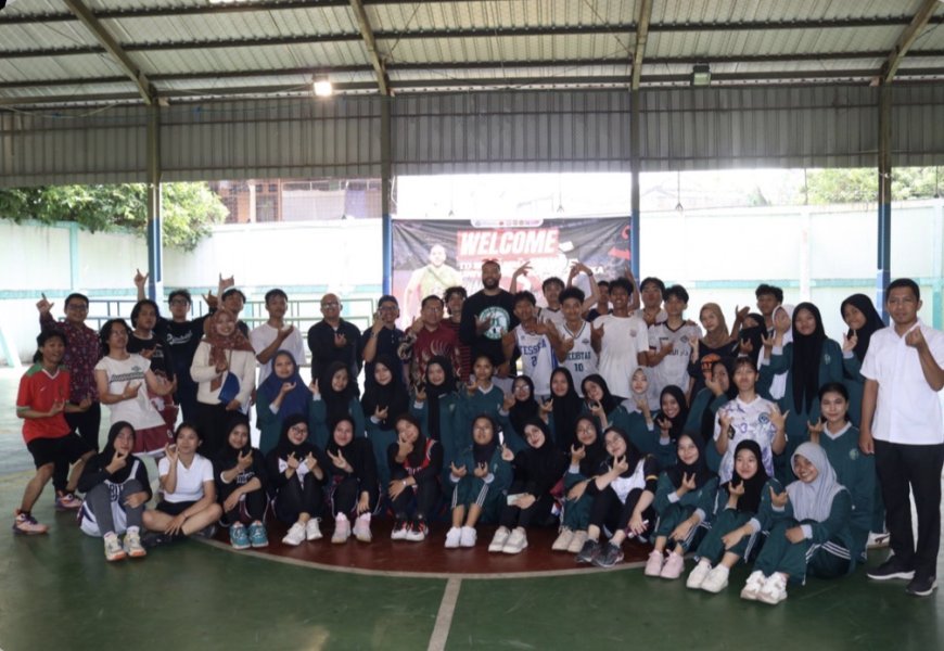 Mahasiswa Uhamka Dapat Pelatihan Langsung dari Jamarr Johnson dalam Basketball Coaching Clinic