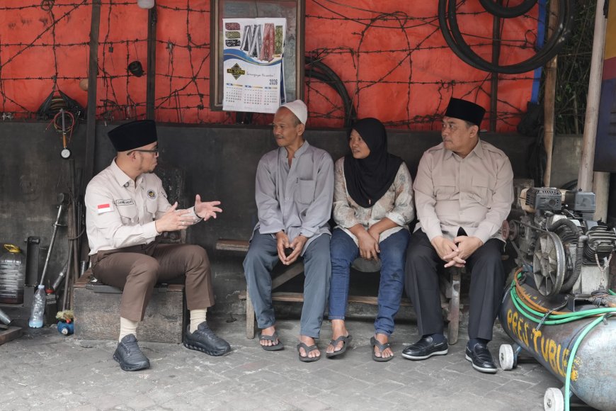 Wamenhaj Kunjungi Tukang Tambal Ban Asal Semarang yang Berhasil Berhaji Setelah Menabung 12 Tahun
