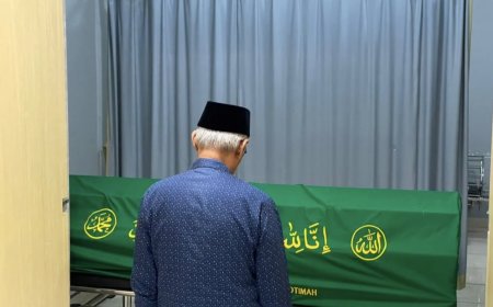 Haedar Nashir Pimpin Salat Jenazah Siti Chamamah Soeratno, Muhammadiyah Beri Penghormatan Terakhir