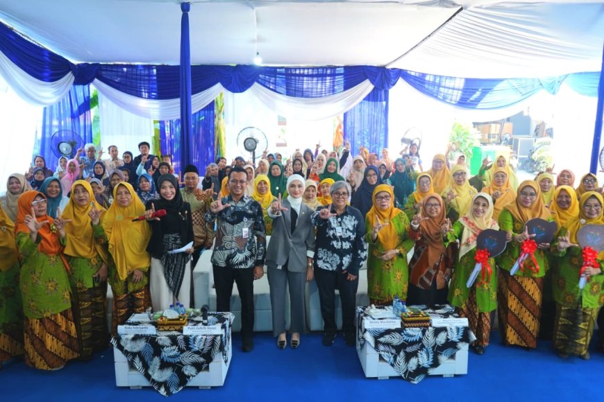 ’Aisyiyah dan KLH Perkuat Pengelolaan Sampah Berbasis Masyarakat, Salurkan Bantuan Sarana Lingkungan