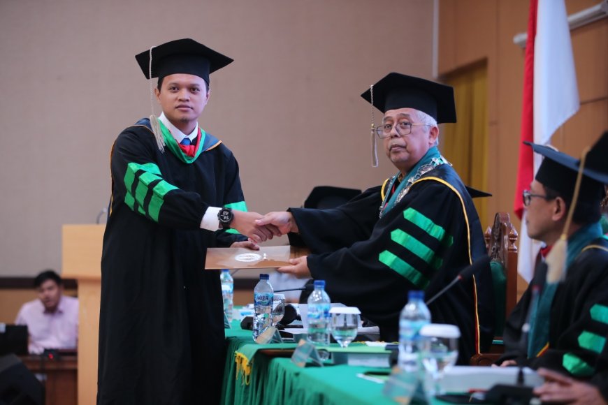 Abdul Mu’ti Hadiri Promosi Doktor Muhammad Khoirul Huda di UNJ, Sebut Gelar Doktor Lahir dari Ketekunan