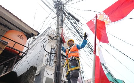 Jelang HUT Ke-81 RI, PLN UID Jakarta Raya Ingatkan Warga Pasang Dekorasi dengan Aman dari Jaringan Listrik