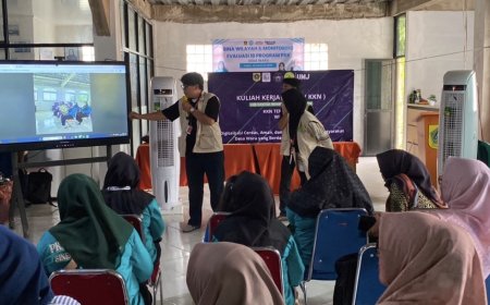 KKN UMJ Edukasi Ibu-Ibu PKK Desa Waru agar Bijak Menggunakan AI