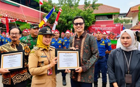 PLN Dapat Penghargaan dari Wali Kota Jakarta Barat atas Kontribusi Pencegahan Kebakaran