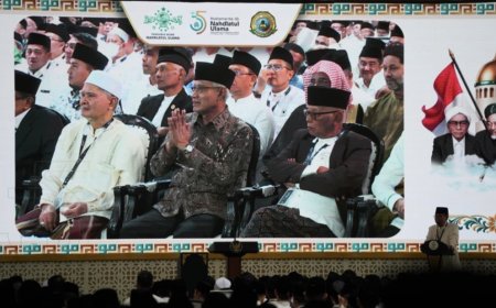 Haedar Nashir Kunjungi Posko Muhammadiyah di Muktamar NU Jombang, Cicipi Bakso Gratis
