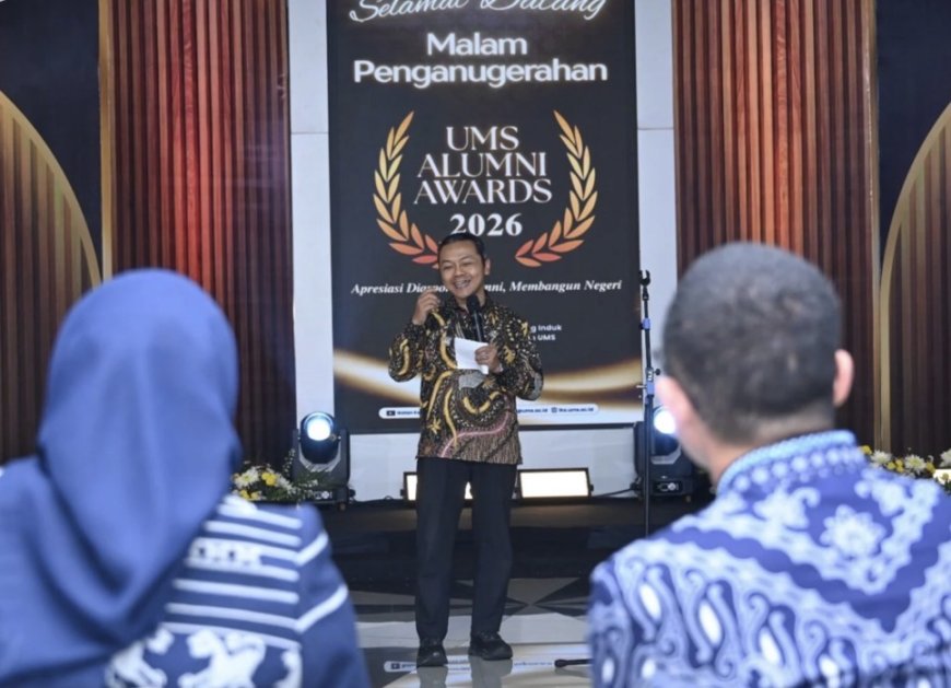 UMS Anugerahkan Public Leadership Award kepada Wamendikdasmen Fajar Riza Ul Haq