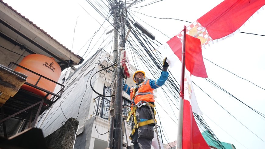 Jelang HUT Ke-81 RI, PLN UID Jakarta Raya Ingatkan Warga Pasang Dekorasi dengan Aman dari Jaringan Listrik