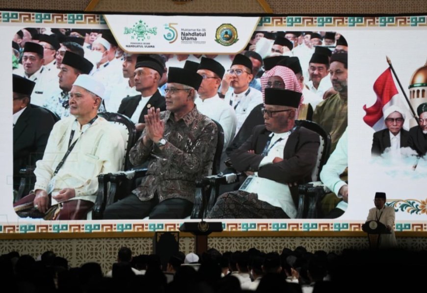 Haedar Nashir Kunjungi Posko Muhammadiyah di Muktamar NU Jombang, Cicipi Bakso Gratis