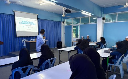 FEB UMP Edukasi Literasi Keuangan Remaja di Thailand Lewat Program Internasional