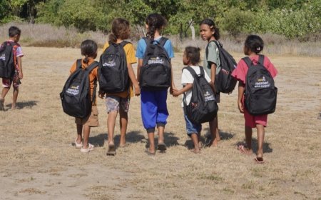 Gempa NTT Rusak 10 Ruang Kelas, Lazismu Salurkan 235 Paket School Kit untuk Siswa SDK Dampek