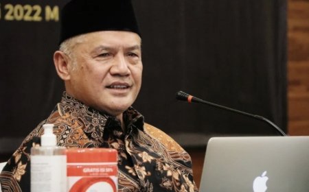 Dadang Kahmad ke Wisudawan UM Bandung: Jangan Berhenti Belajar Hanya demi Ijazah