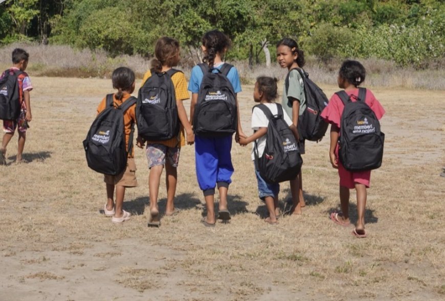 Gempa NTT Rusak 10 Ruang Kelas, Lazismu Salurkan 235 Paket School Kit untuk Siswa SDK Dampek