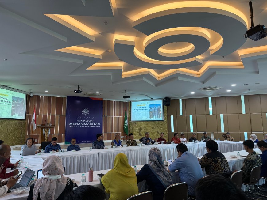 Gandeng Tim 1000 Cahaya, Muhammadiyah Uji Efektivitas Panel Surya dan Kelistrikan Gedung Kantor Jakarta
