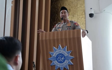 Sampaikan Kultum di Masjid At-Tanwir, Kapolri Ajak Muhammadiyah Berantas Narkoba Demi Indonesia Emas 2045
