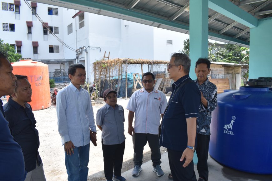 Izzul Muslimin Tinjau Mesin Desalinasi Air Laut Warga Kampung Akuarium